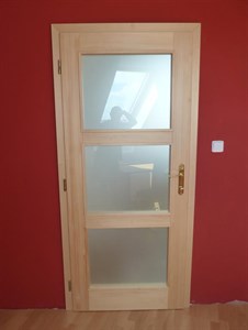Interiérové dřevěné dveře s mléčným sklem