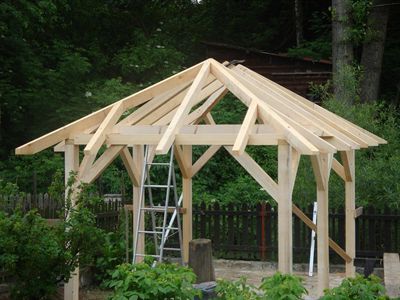 Dřevěná konstrukce zahradního altánu