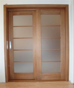 Dřevěné posuvné dveře bukové