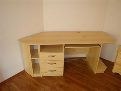 Atypický kancelářský stůl z borovice