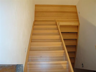 Samonosné dřevěné schody do RD